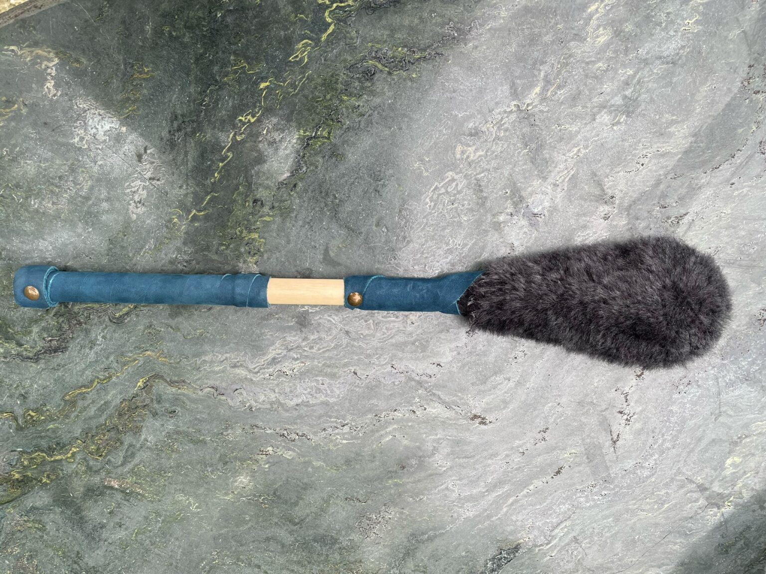 Trống Shaman 56cm Xanh Lá – Da Dê – Đính Đá Thạch Anh Trắng