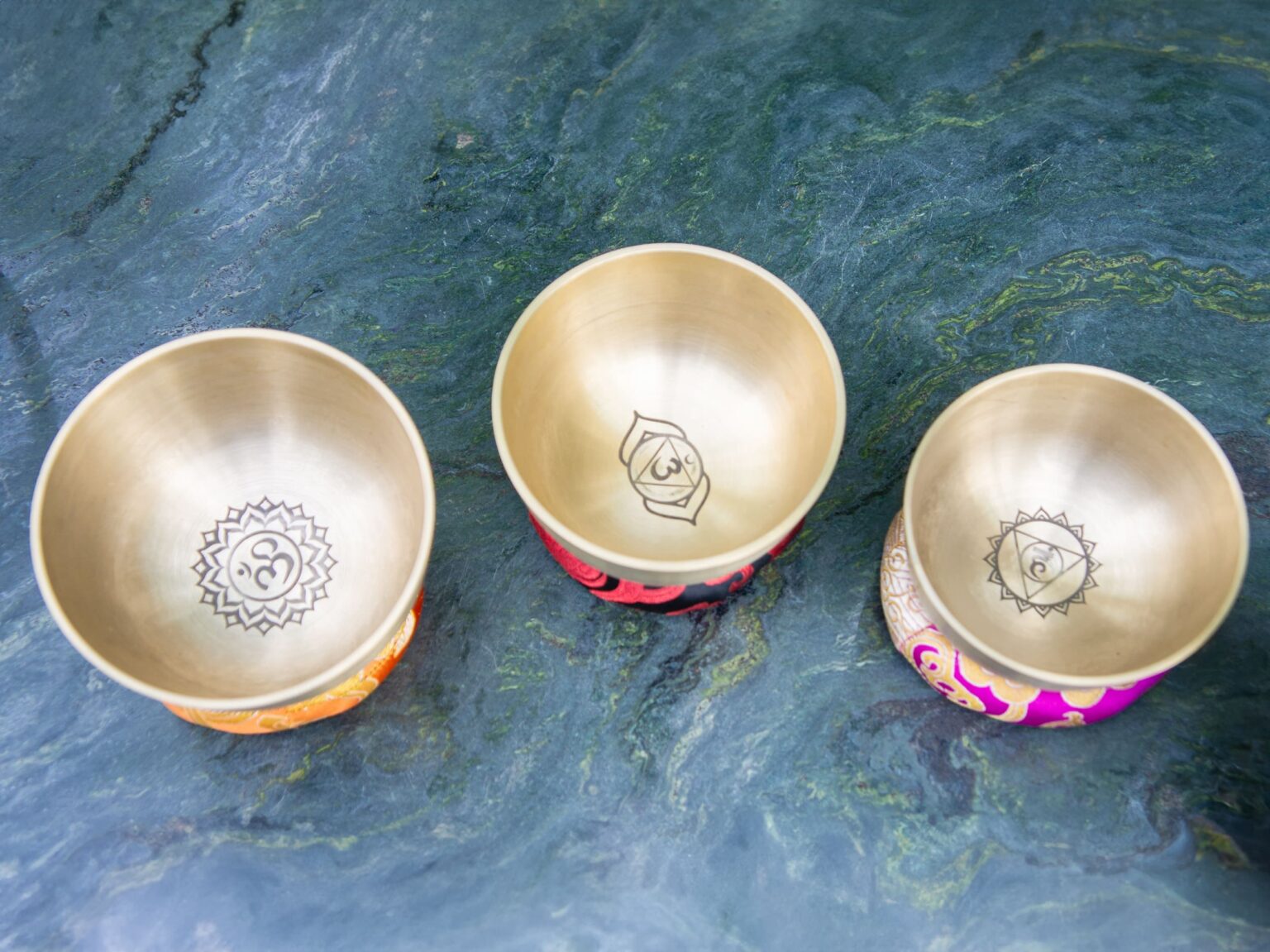 bộ 7 chuông mini 7.6cm 13cm, khắc hoạ tiết charka