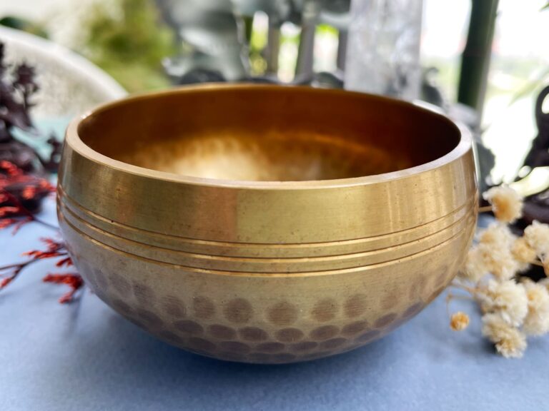 Bát đồng cổ điển trang trí tinh xảo