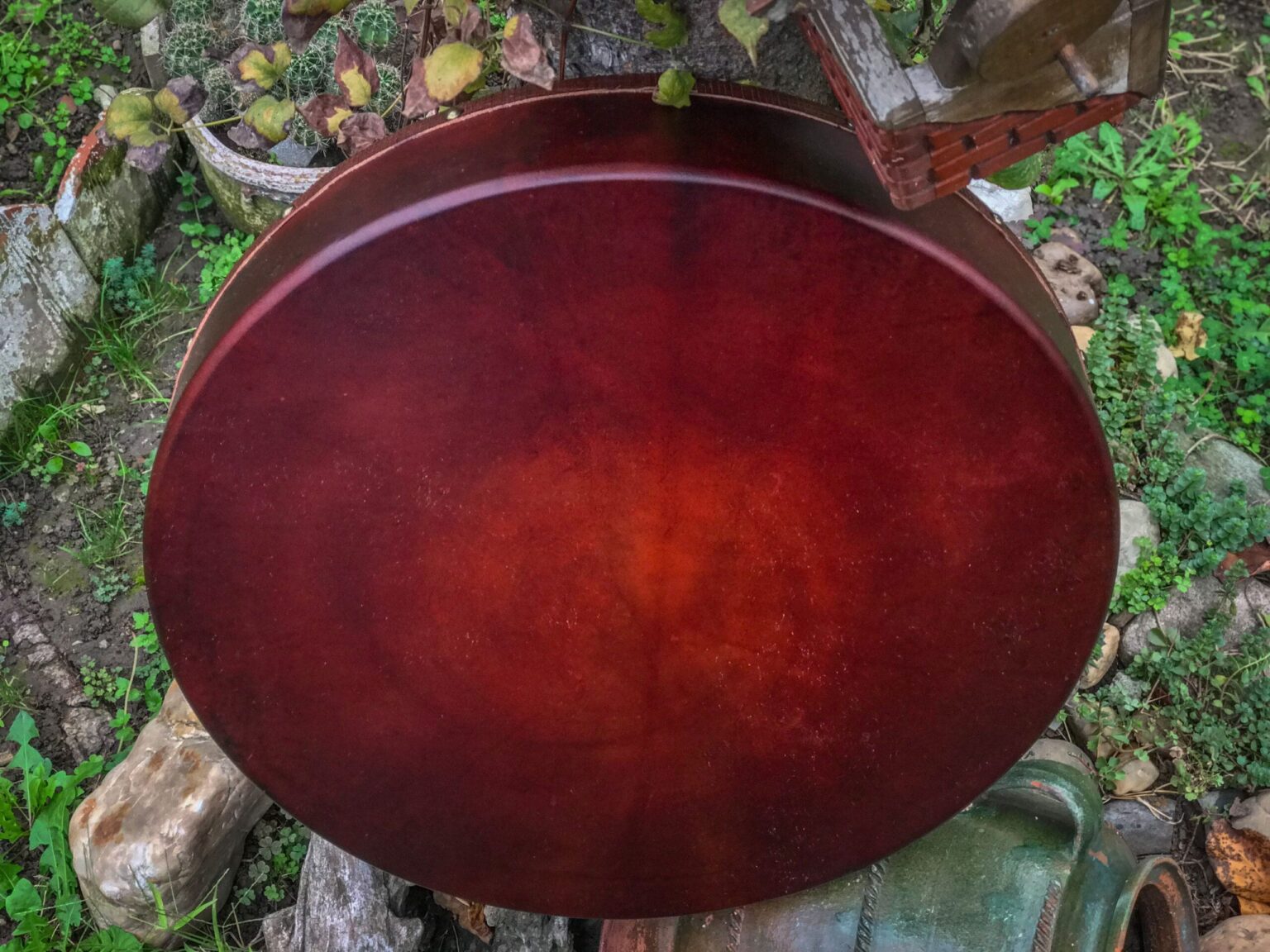 Bề mặt gỗ màu nâu trong vườn cây