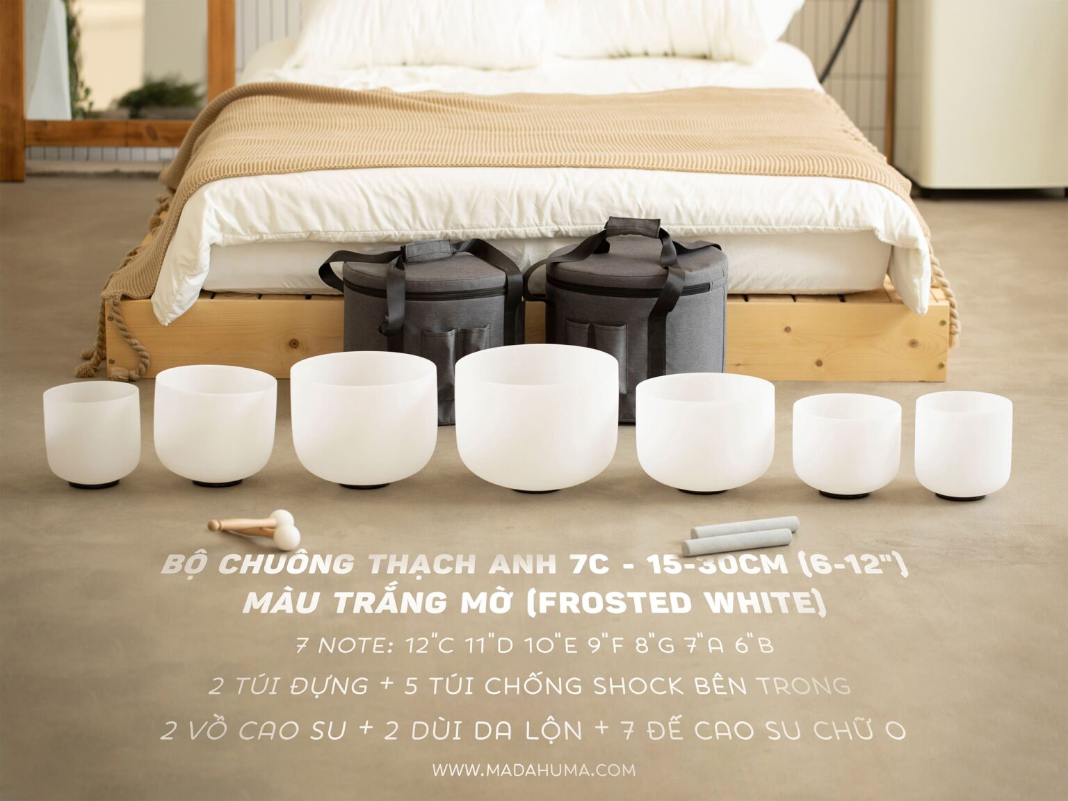 Bộ chuông thạch anh trắng mờ, đầy đủ phụ kiện.