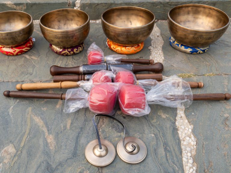 Dụng cụ Phật giáo trên nền gạch đá. Bộ 7 Chuông Full Moon Hệ Vedic 17-28cm – By Santa Ratna Shakya