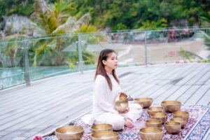 Trị Liệu Chuông Xoay Và Yoga Tại Cát Bà 1 gau05283 1