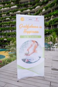 Trị Liệu Chuông Xoay Và Yoga Tại Cát Bà 10 Băng rôn sự kiện thiền Cát Bà 12.05.2023