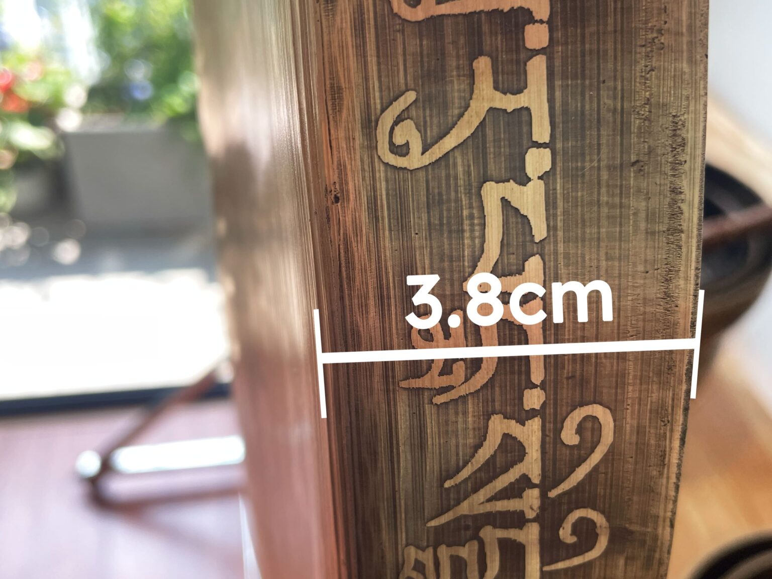 Bảng gỗ với chữ và kích thước 3.8cm