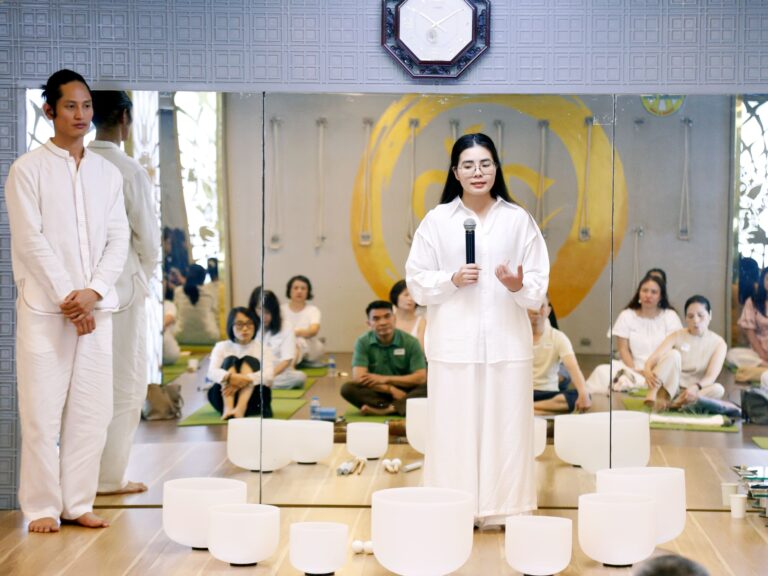 Tìm Lại Bình An – Chữa Lành Tâm Trí 5 Lễ hội thiền với người dẫn chương trình.