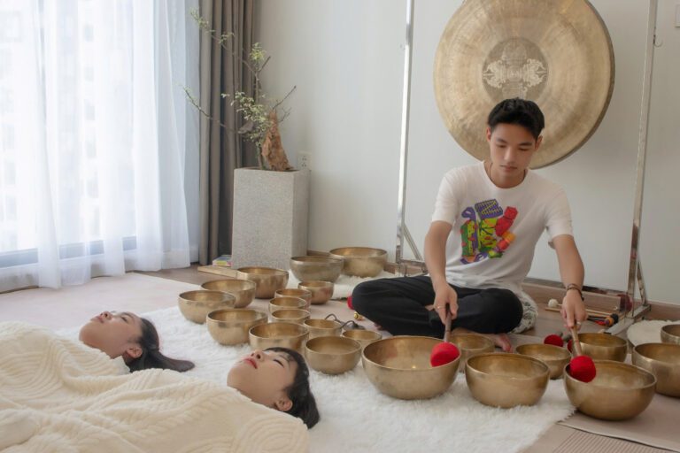 Lễ Trao Bằng Lớp Học Chuông Xoay Himalaya 04/08/2024 18 Trải nghiệm âm thanh trị liệu với chuông