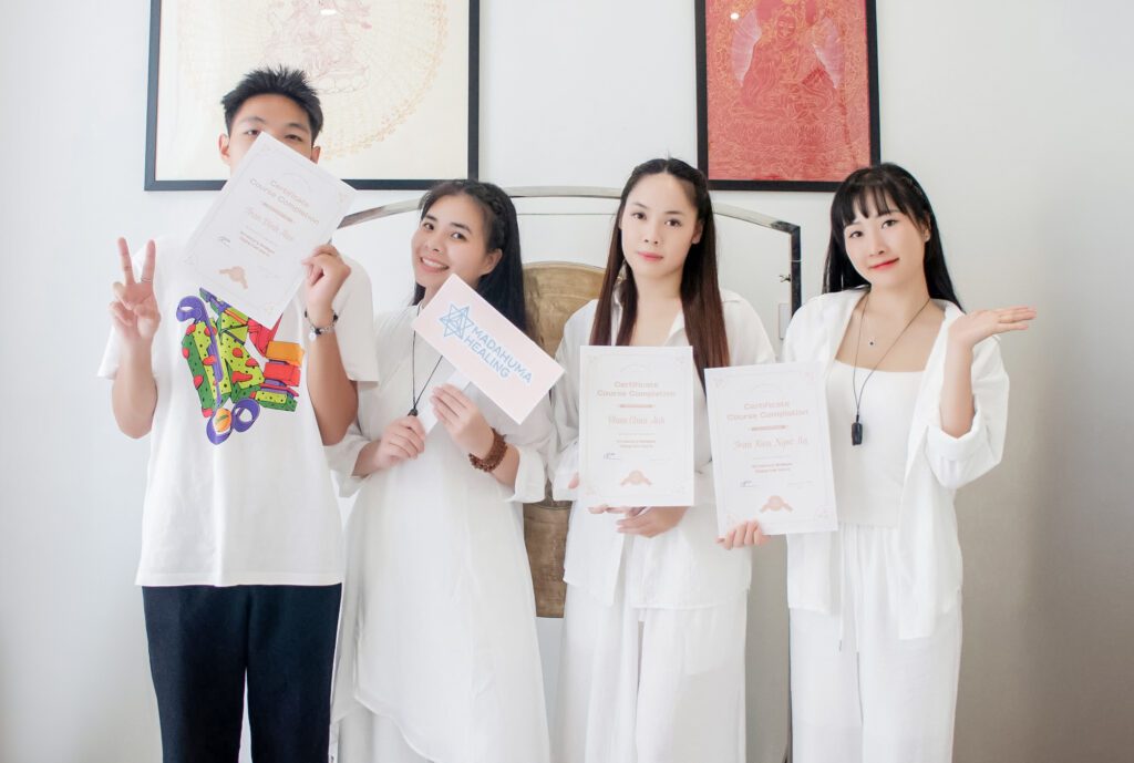 Lễ Trao Bằng Lớp Học Chuông Xoay Himalaya