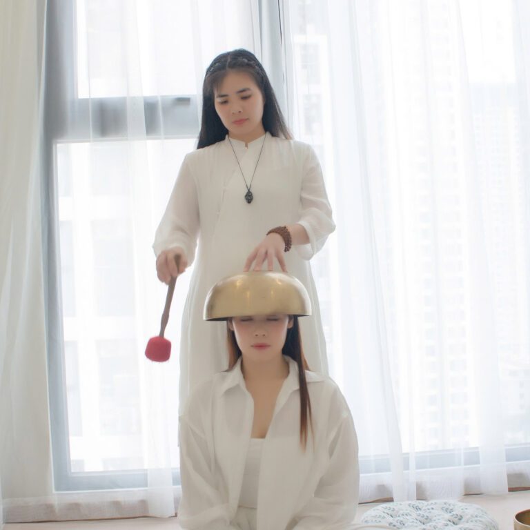 Lễ Trao Bằng Lớp Học Chuông Xoay Himalaya 04/08/2024 4 Chữa lành bằng âm thanh tại spa tâm linh