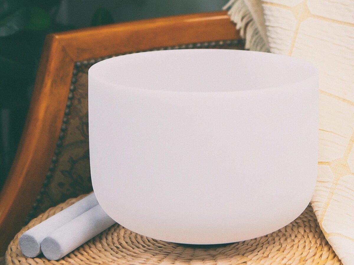 11-White Frosted Crystal Singing Bowl 01 Chuông thạch anh 11 inch Màu Trắng (White Frosted) CDEFGAB