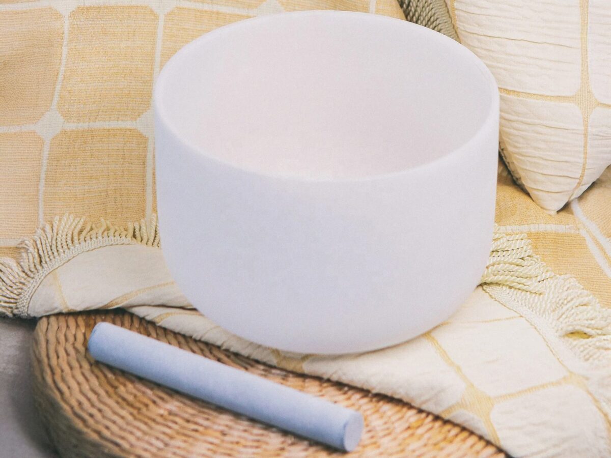16:18-White Frosted Crystal Singing Bowl 02 Chuông thạch anh 16 inch Màu Trắng, Chuông thạch anh 18 inch Màu Trắng