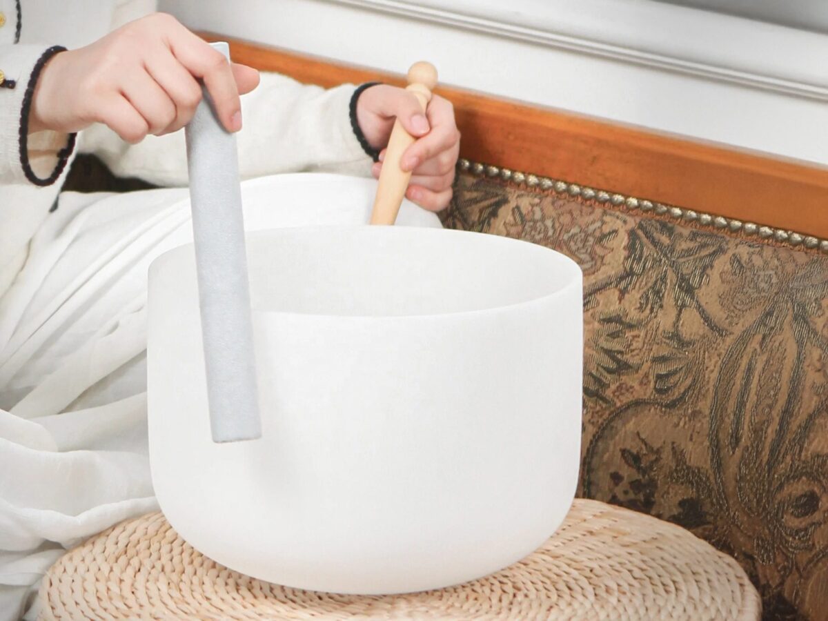 16:18-White Frosted Crystal Singing Bowl 03 Chuông thạch anh 16 inch Màu Trắng, Chuông thạch anh 18 inch Màu Trắng