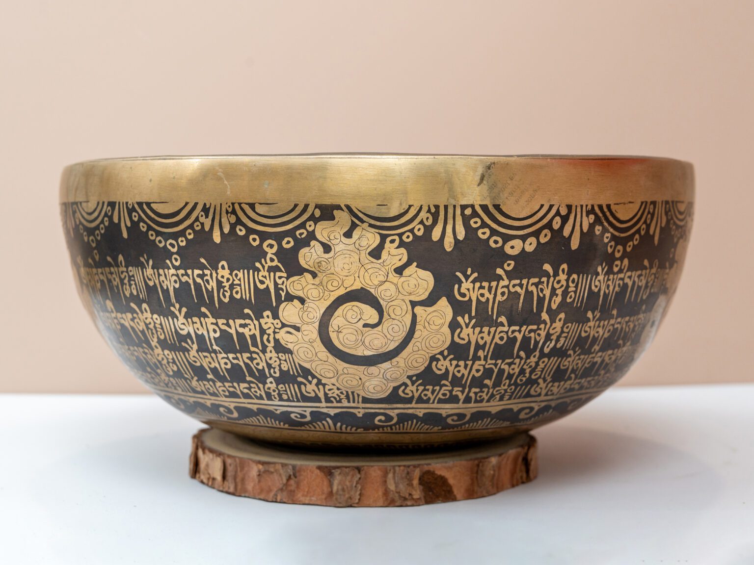 Chuông Xoay Himalaya Vàng Khắc 7 Luân Xa & Chùy Kim Cương kép | C3 | Ø26cm | 1.7kg