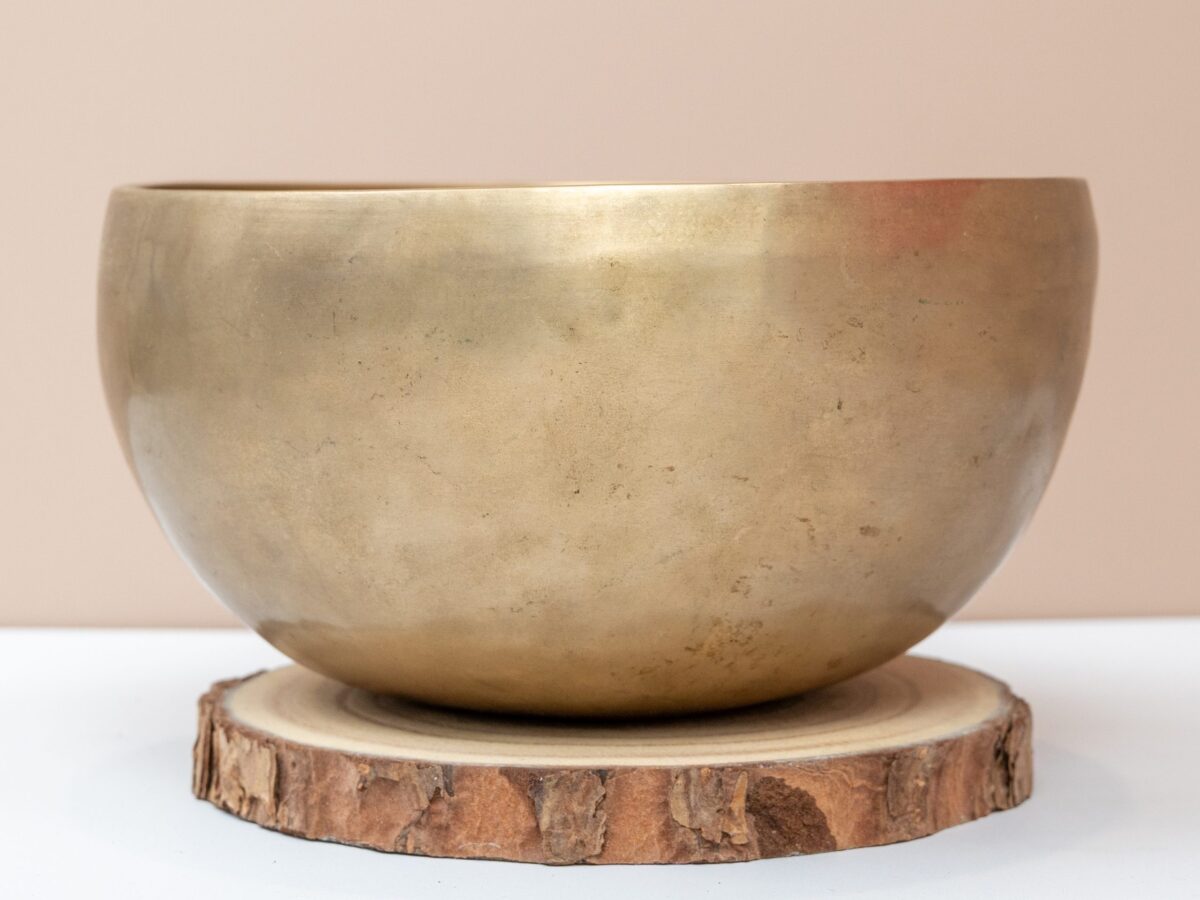 Chuông Xoay Himalaya Vàng Trơn Note D4 | Ø17cm | 0.95kg