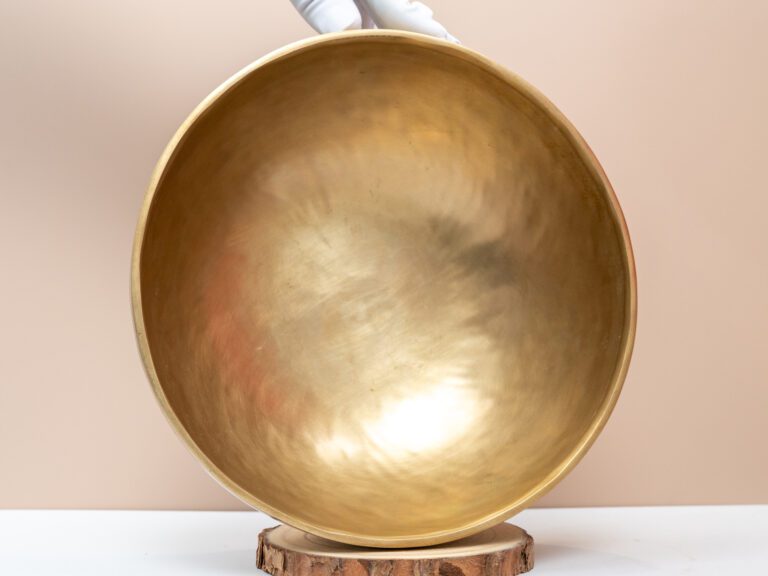 Chuông Xoay Himalaya Vàng Trơn Note D3 | Ø26cm | 2.2kg