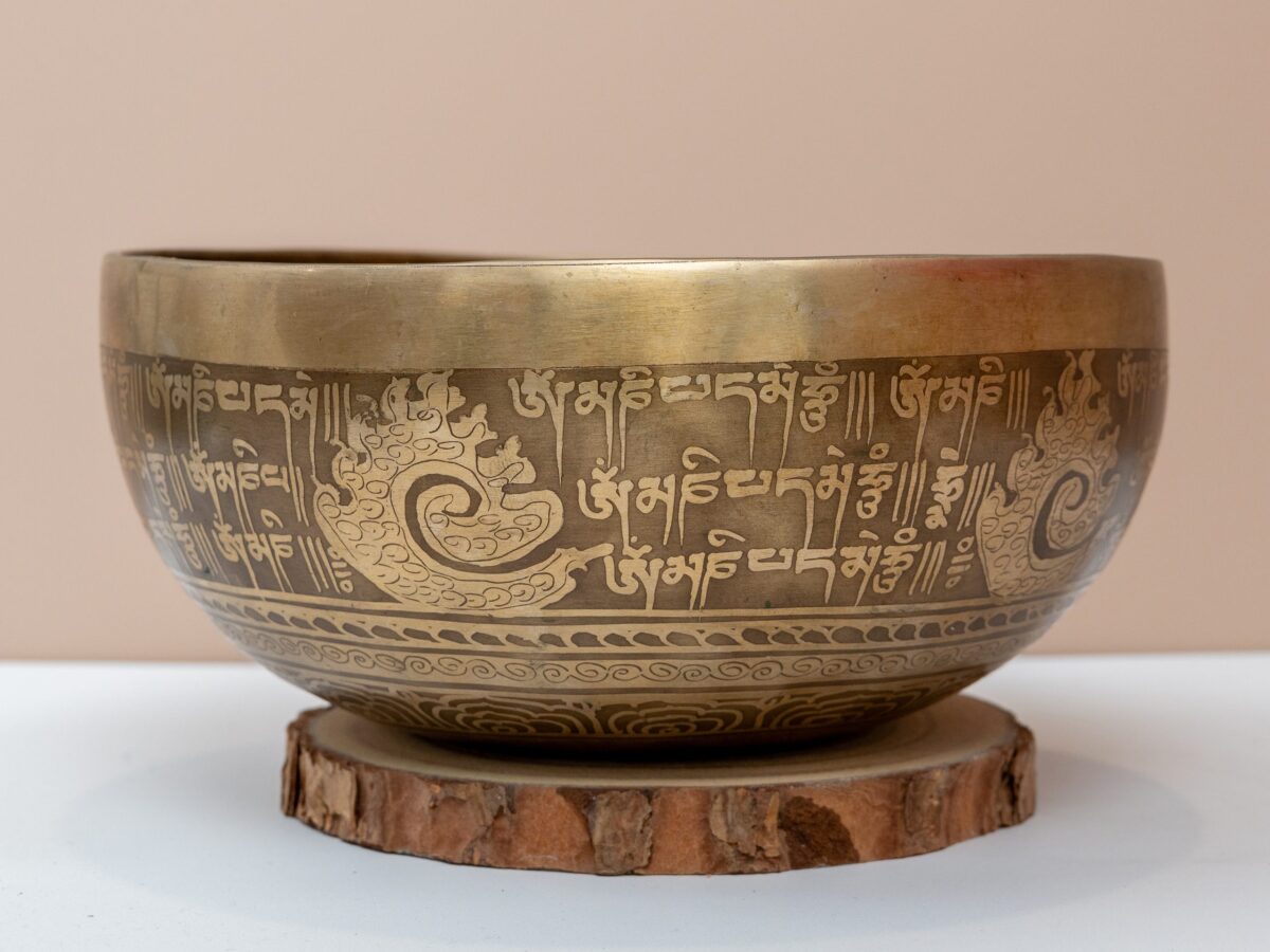 05.02.20260057 Chuông Xoay Himalaya Vàng Khắc Chú Om Mani Padme Hum | E3 | Ø20.5cm | 1.05kg