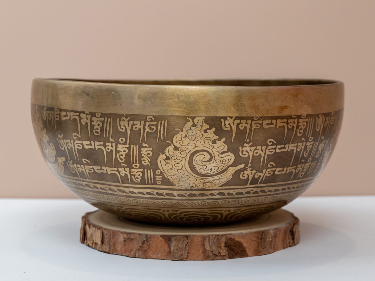 05.02.20260058 Chuông Xoay Himalaya Vàng Khắc Chú Om Mani Padme Hum | E3 | Ø20.5cm | 1.05kg
