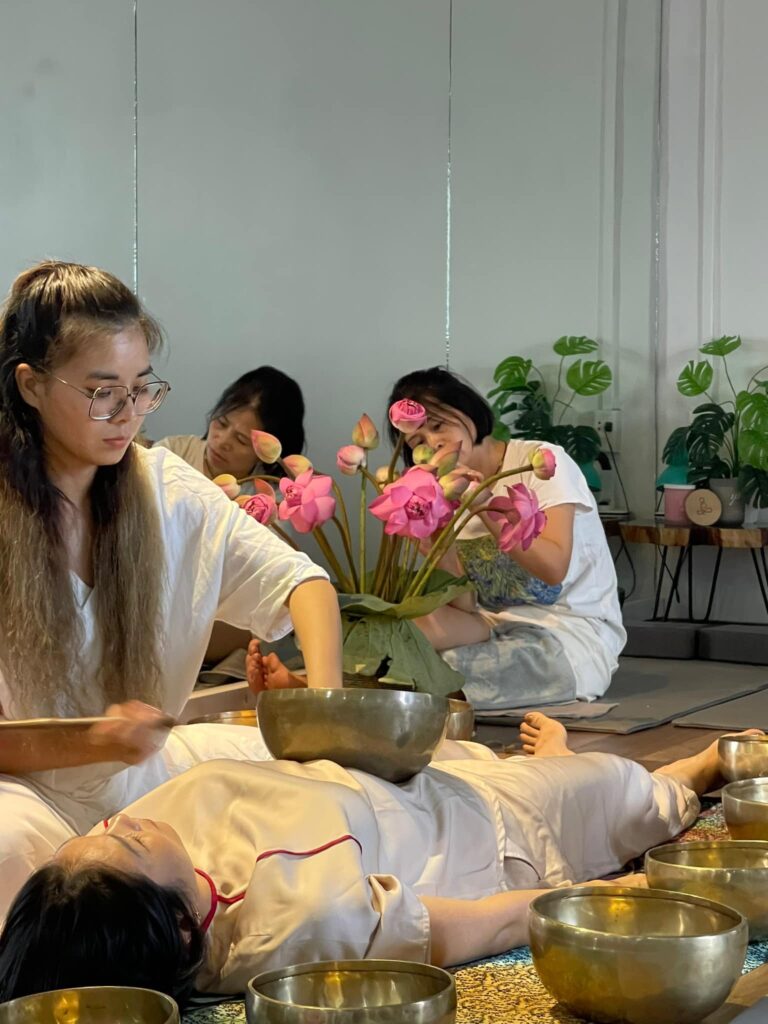 Trị liệu âm thanh với chuông, thư giãn tinh thần