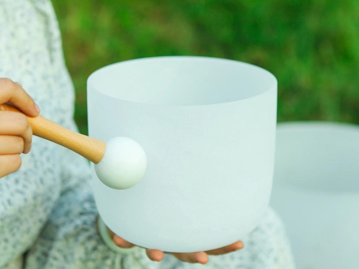 7-White Frosted Crystal Singing Bowl 05 Chuông thạch anh 7 inch Màu Trắng (White Frosted) CDEFGAB
