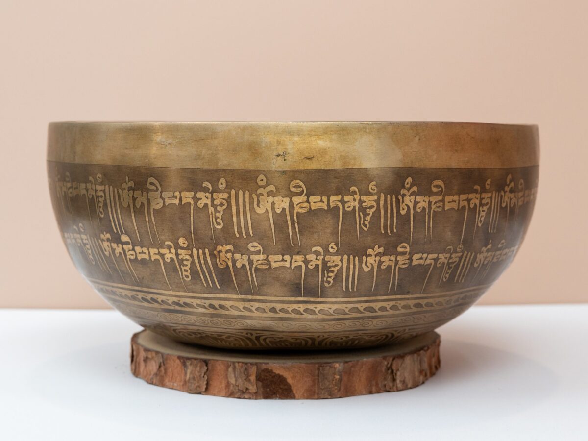 06.02.20260035 Chuông Xoay Himalaya Vàng Khắc Chú Om Mani Padme Hum | D3 | Ø22cm | 1.25kg