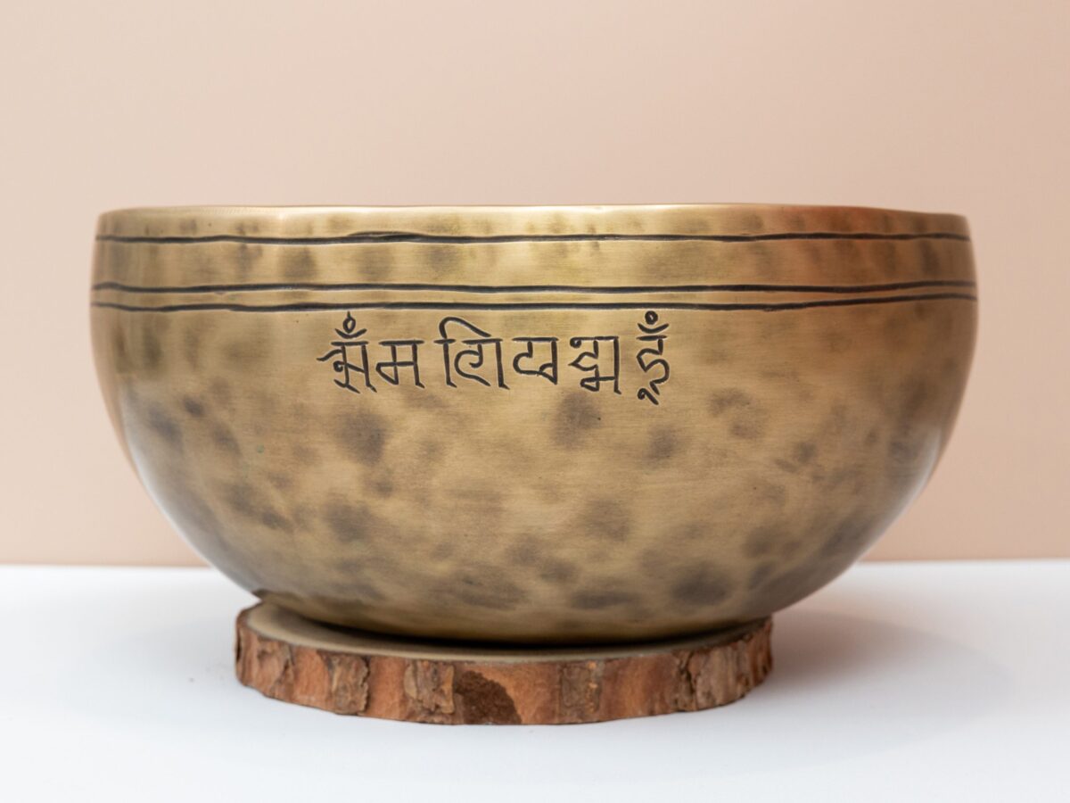 06.02.20260057 Chuông Full Moon By Santa Ratna Shakya | E3 | Ø23.5cm | 1.57kg